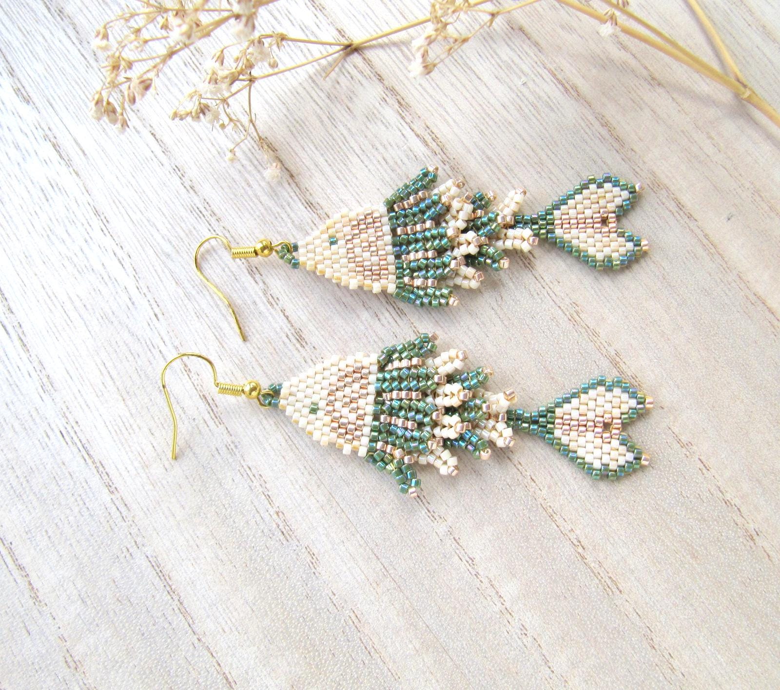 Fisch Ohrringe Miyuki, Grün Gold Perlenohrringe, Ohrschmuck, Lange Ohrringe, Handgewebte Fisch, Geschenk Franzen von MioBolife