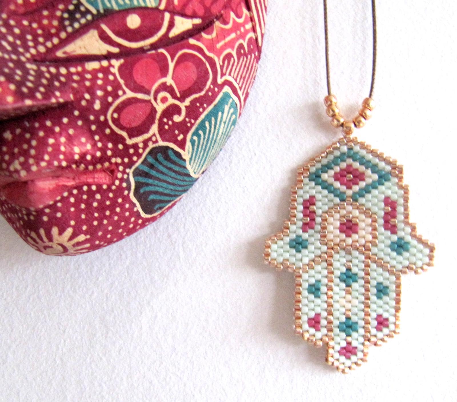 Halskette Miyuki Anhänger Spirituell, Boho Kette Hand Der Fatima, Handgewebtes Anhänger, Hamsa, Geschenk Frauen von MioBolife