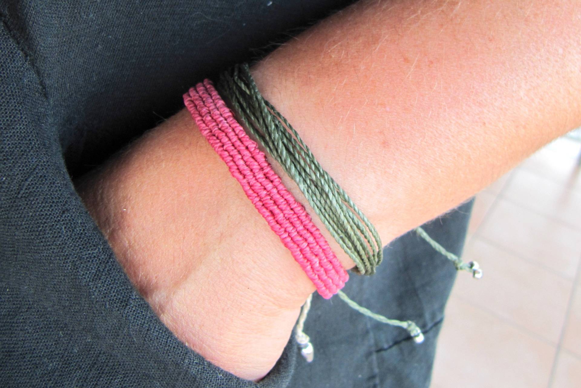 Handgewebtes Armband Personalisiert Makramee Verschiedene Farben, Unisex Armbänder, Boho Freundschaftsbänder Man Frau, Geflochten von MioBolife