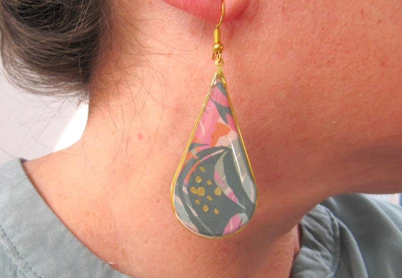 Lange Boho Ohrringe Grün Gold, Botanik Ohrringe, Hängeohrringe Grün, Geschenk Für Damen, Goldene Blätter, Fimo Rasin Gold von MioBolife