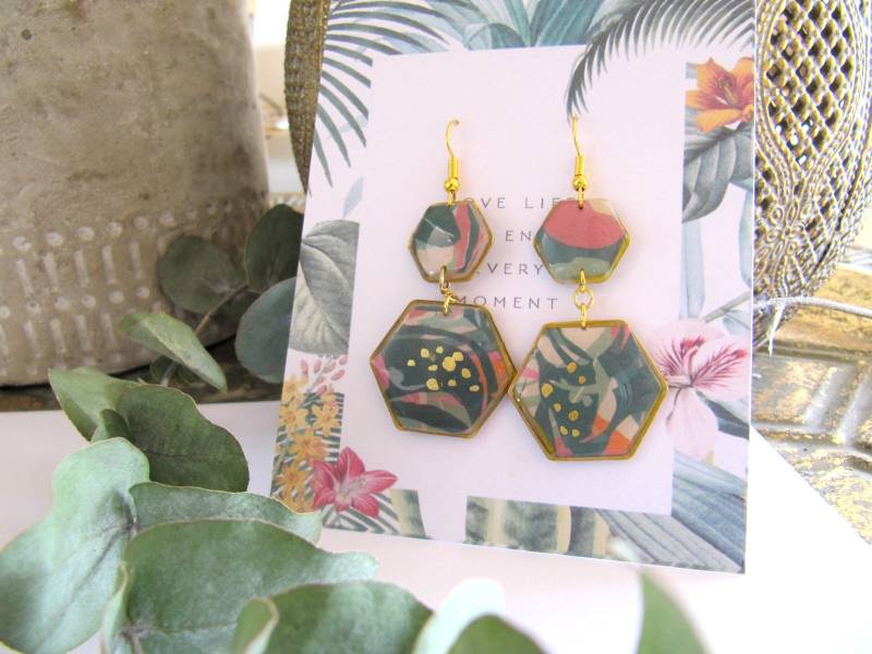 Lange Ohrringe Grün Gold, Botanik Motiv Ohrringe, Hängeohrringe Grün, Geschenk Für Damen, Edel Hexagon, Fimo Rasin Gold von MioBolife