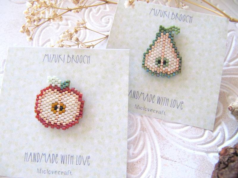 Apfel Und Birne Pin Aus Miyuki Perlen, Früchte Brosche Miyuki, Rot Gold Miyuki Brosche, Geschenk Frau, Sammler Geschenk, Exklusive von MioLovecraft