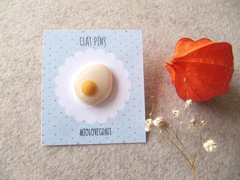 Ei Pin, Clay Pins Handgemachte Eier, Süße Spiegelei, Geschenk Für Sammler, Einzigartige Pin Anstecknadel Clay, Gelb Weiß von MioLovecraft