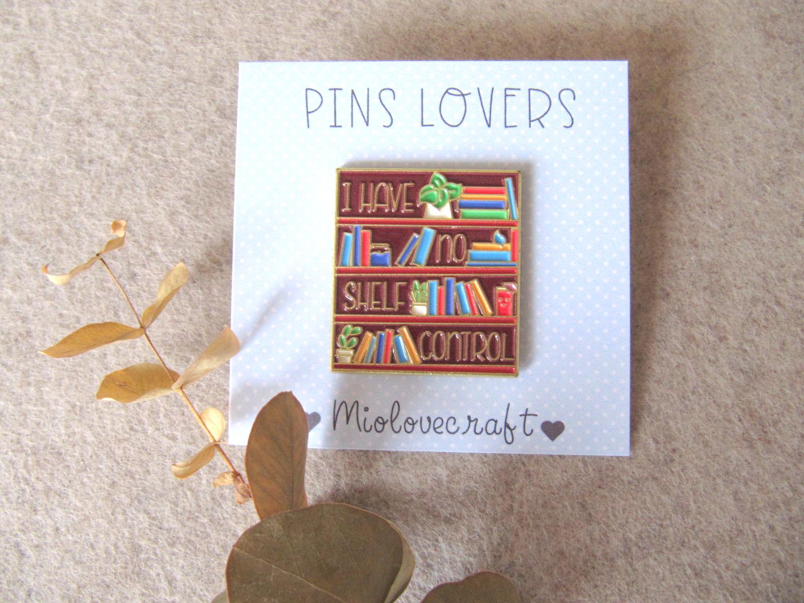 Emailliert Pin Bücher, Stapelbücher Pin, Leserliebhaber Accessoires, Geschenk Für Bücher Liebhaber, Brosche Buch, Große von MioLovecraft