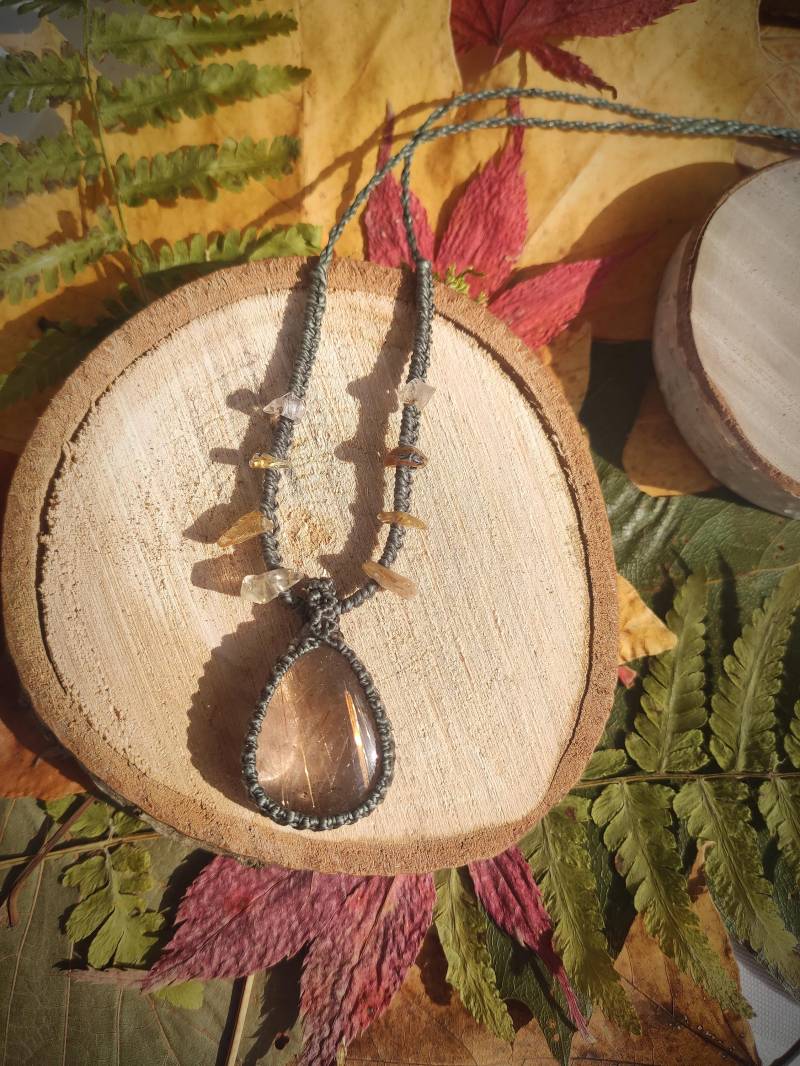 Rutilquarz Kette, Makramee Kette Mit Rutilquarz, Rutilated Quartz Necklace von MioSunCreations
