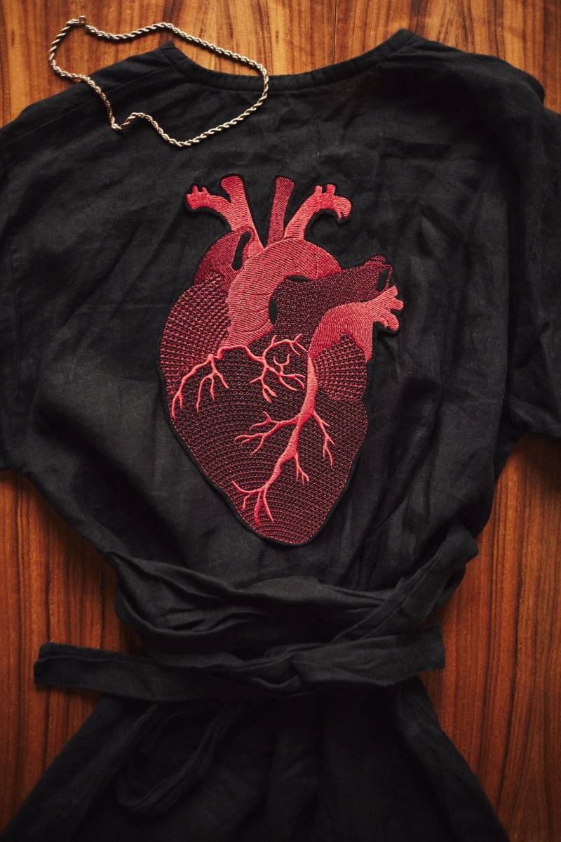 Anatomic Heart ~ Großer Aufnäher Auf Der Jacke Befestigung Mit Bügeleisen Zum Aufnähen Und Aufbügeln Applikation Gestickte von MioUnico