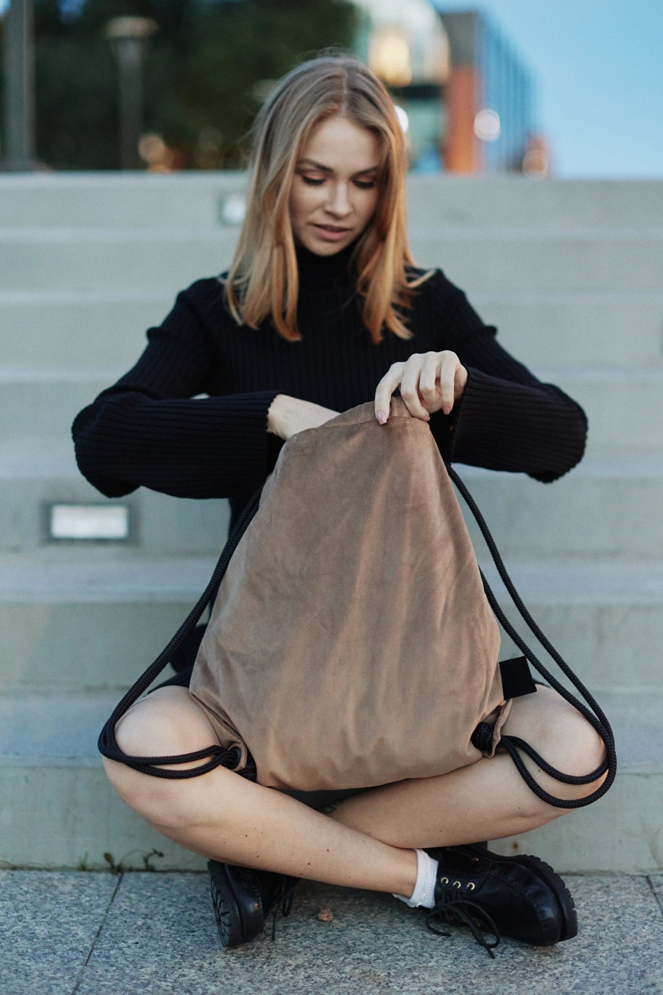 Desert ~Beiger Samtrucksack ~Geschenk Für Sie ~Wasserdichter Rucksack Mit Seilen ~Zusätzliche Tasche ~City-Rucksack ~Für Das Fitnessstudio von MioUnico