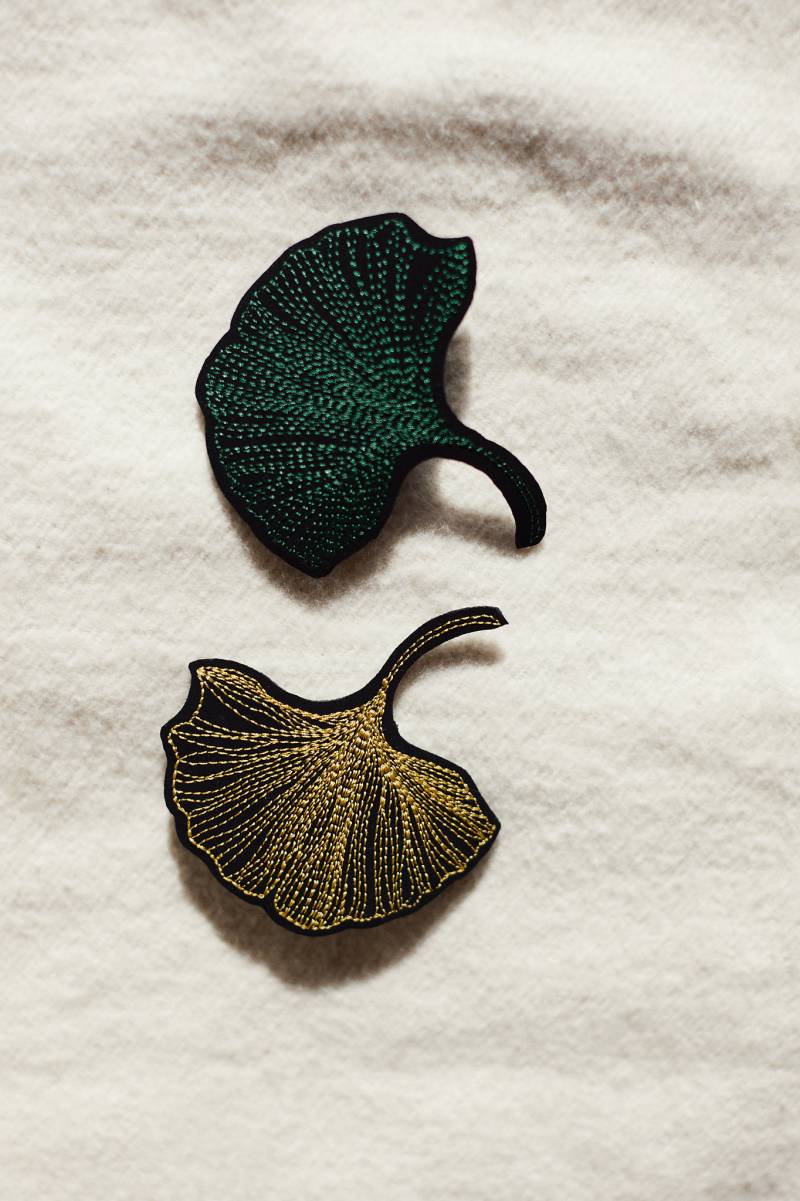 Ginkgo ~ Kleiner Aufnäher Für Jacke Mit Bügeleisen Befestigen Zum Aufnähen Und Aufbügeln Applikation Gestickte Ginko-Biloba-Applikation von MioUnico