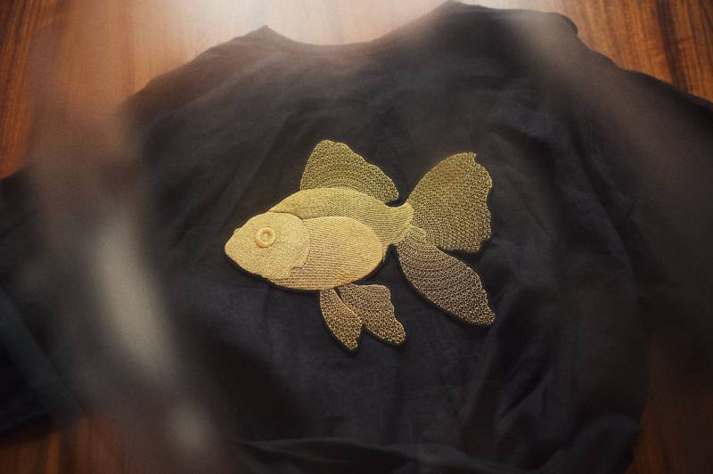 Goldfisch ~ Großer Jackenpatch Eisenhalterung Zum Nähen Und Bügeln Anwendung Bestickte Fisch Auf Jacke von MioUnico