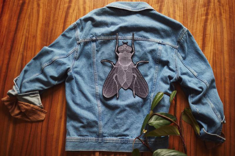 Mucha ~ Großer Jackenpatch Eisenhalterung Zum Nähen Und Bügeln Anwendung Gestickte Insektenapplikation Auf Jacke von MioUnico