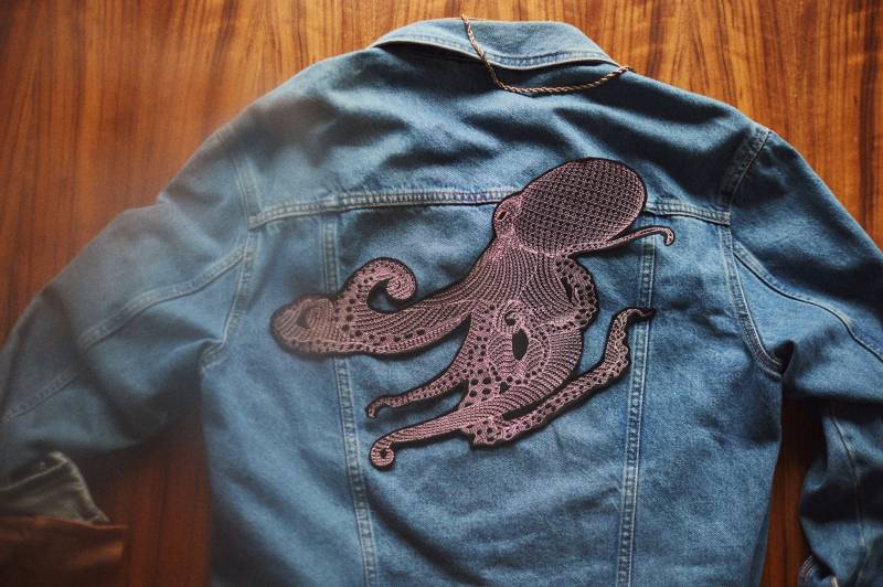 Octopus ~ Großer Aufnäher Auf Der Jacke Befestigung Mit Bügeleisen Zum Aufnähen Und Aufbügeln Applikation Gestickte von MioUnico