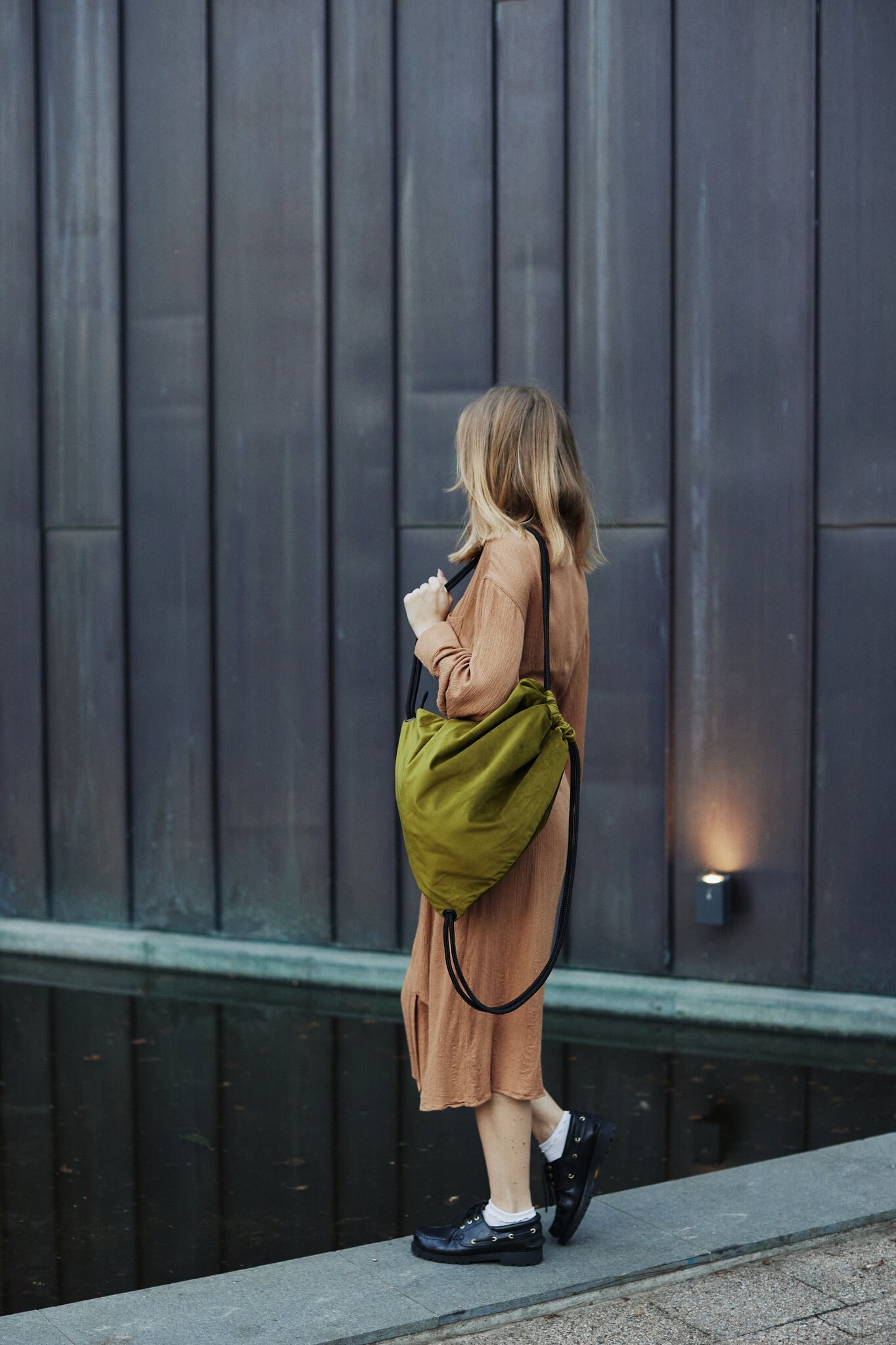 Olive ~Samtrucksack, Olivfarbener Samt ~Geschenk Für Sie ~Wasserdichter Rucksack Mit Seilen ~Zusätzliche Tasche ~stadtrucksacktasche ~Für Das von MioUnico