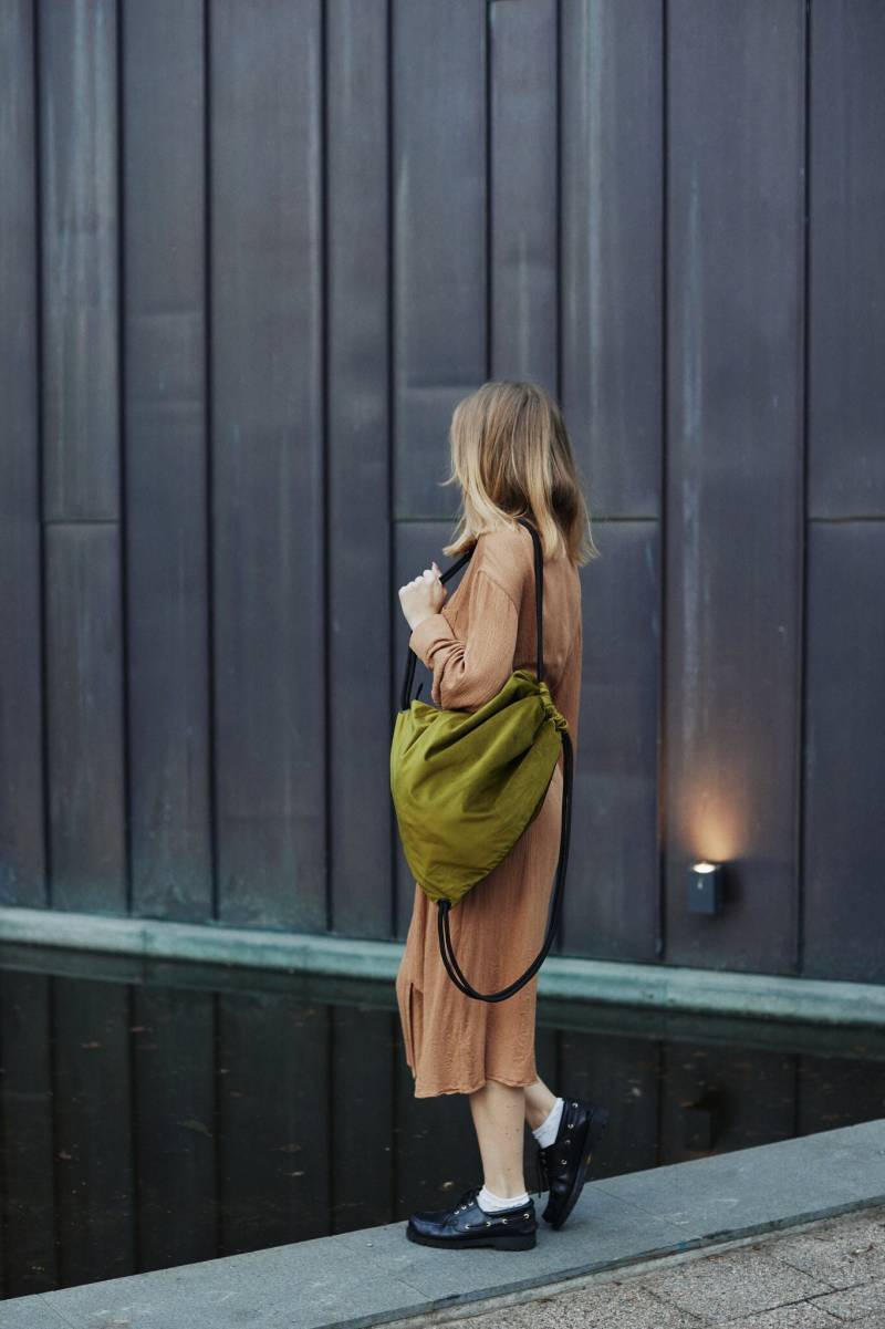 Olive ~Samtrucksack, Olivfarbener Samt ~Geschenk Für Sie ~Wasserdichter Rucksack Mit Seilen ~Zusätzliche Tasche ~stadtrucksacktasche ~Für Das von MioUnico