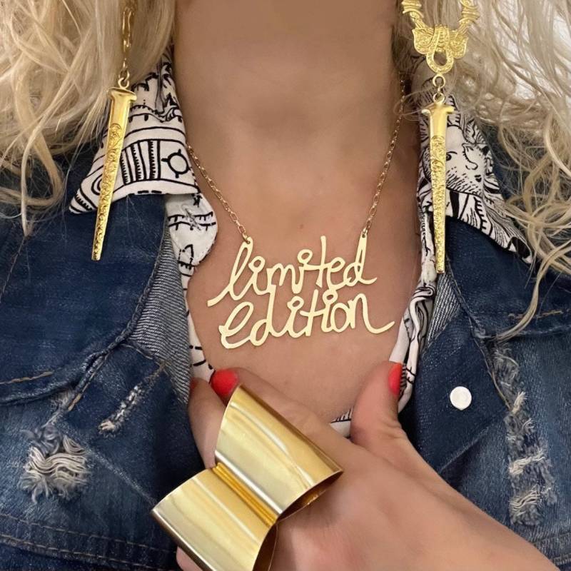 Gold Halskette in Limitierter Auflage , Handschrift Anhänger Mit Worten Geschenk Für Sie Einzigartiges Geschenk von MiolaJewelry