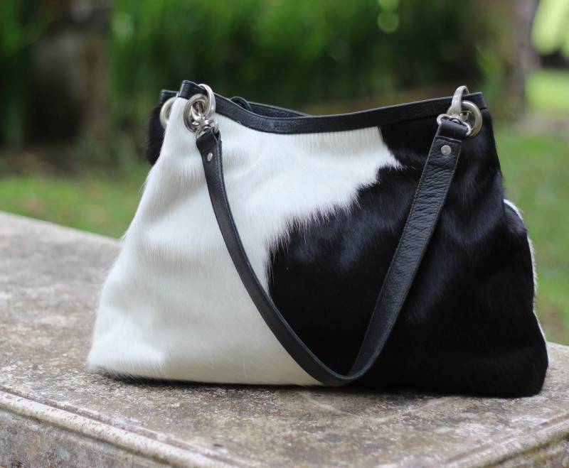 Rindsledertasche, Schwarz Und Weiß, Haare Auf Versteck, Rindsledertasche. Große Rindsledertaschen, Geldbörse Mit Tiermotiv, Windeltasche von MiowBali