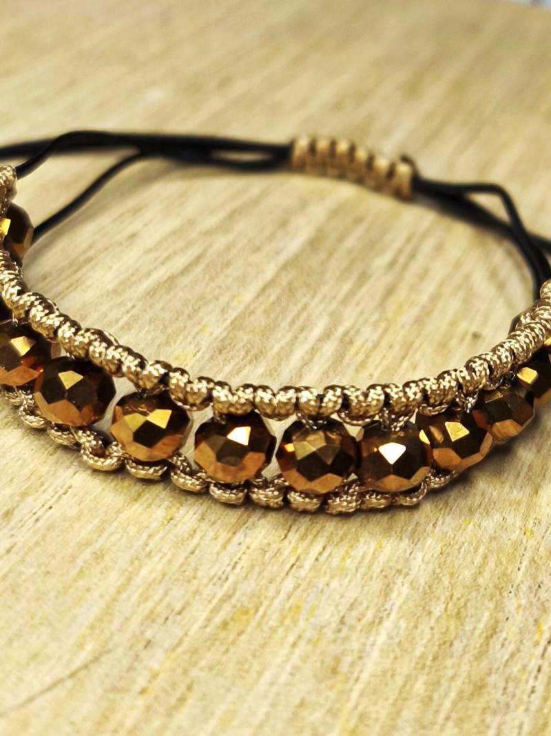 Handgefertigtes Makramee Armband Mit Goldenen Kristallperlen - Verstellbarer Boho Schmuck von MiraCraftedCreations