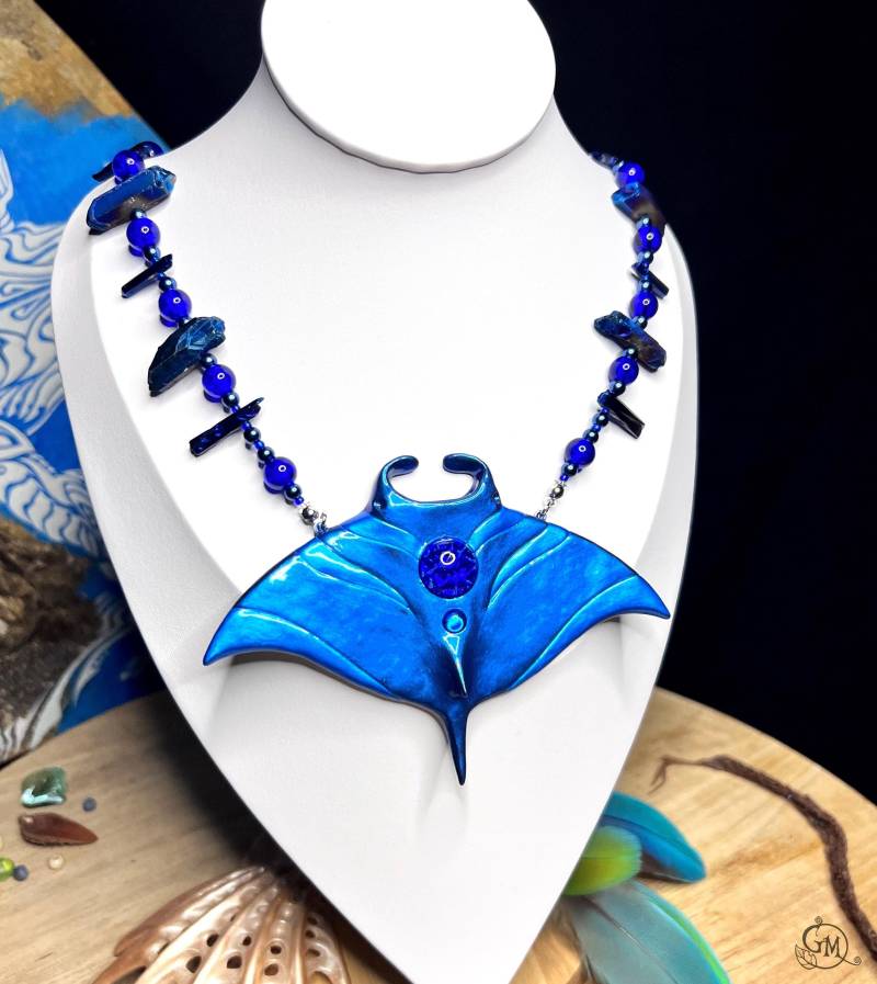 Nightfall Tide Manta - Merfolk Necklace With Gorgeous Handsculpted Ray Ooak von MiraCrafts