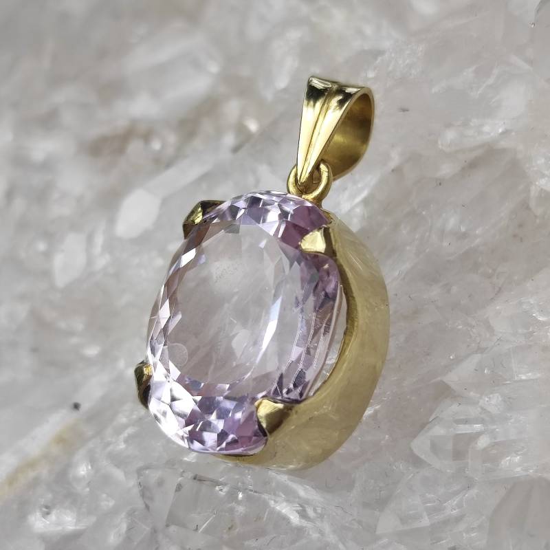 Kunzit Heilstein Anhänger Facettiert 18 Karat Gold Handarbeit Rarität A1332 von MiraGemsShop