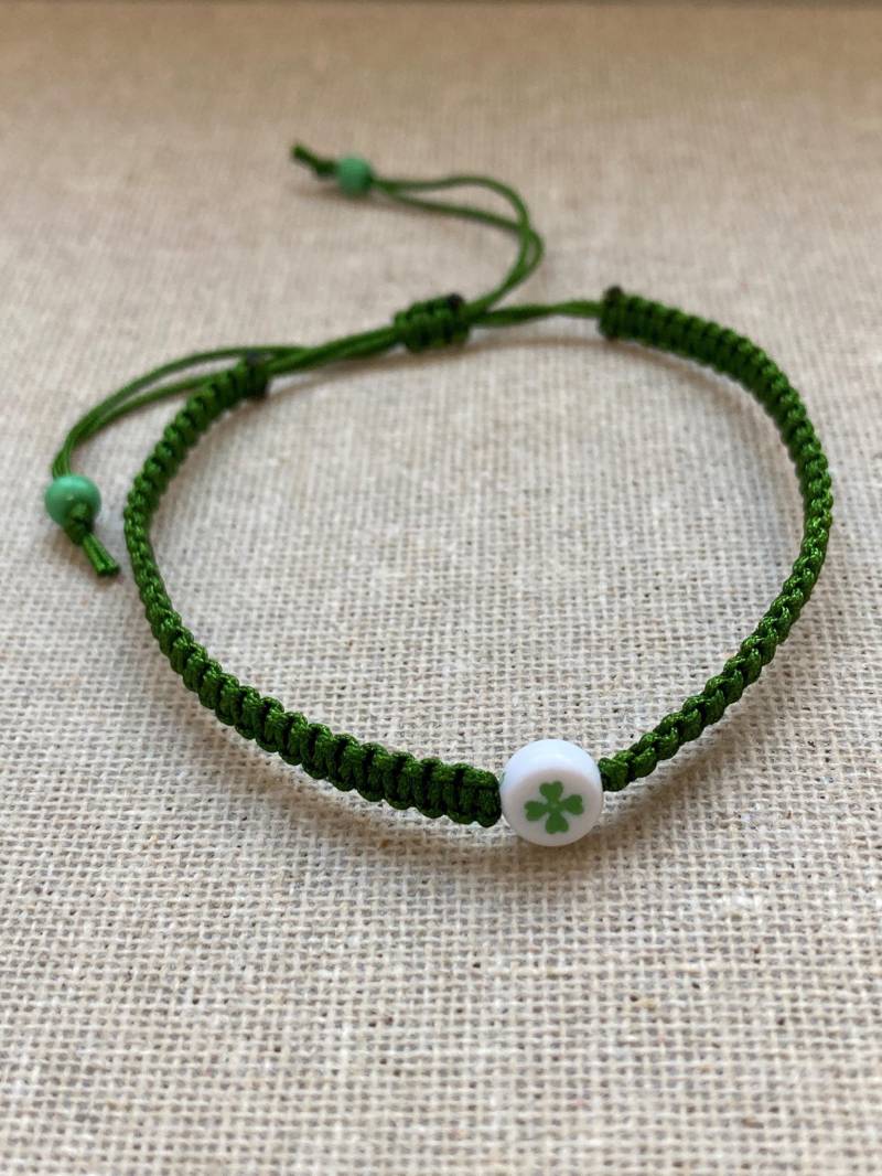 Vierblättiges Kleeblatt Armband/Makramee Armband/ Vierblättiges Armband/Glücksbringer/Glückssymbole von Mirabellahobby
