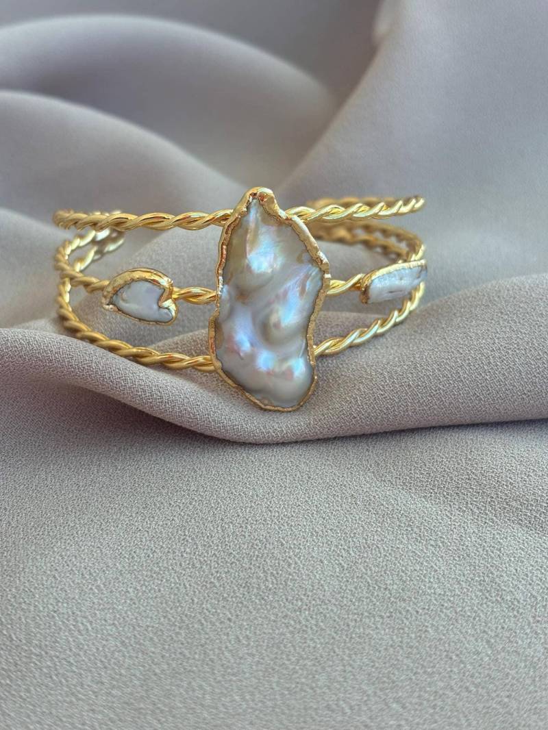 Neu Dicke Manschette Gummi Perle Design Armband, Knochen Spezielles Handgemachte Gold Mutter Geschenk, Hochzeitsschmuck von BuinJewellery