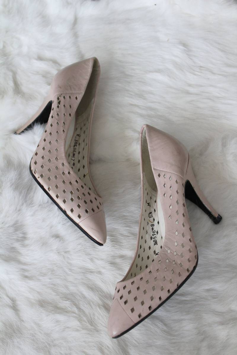 Vintage Blush Pink Leder Ösen Absatz Gr. 5, 5 Vintage Blush Pink Leder Ösen Absatz Gr. 5, 5 von MirandasBridal