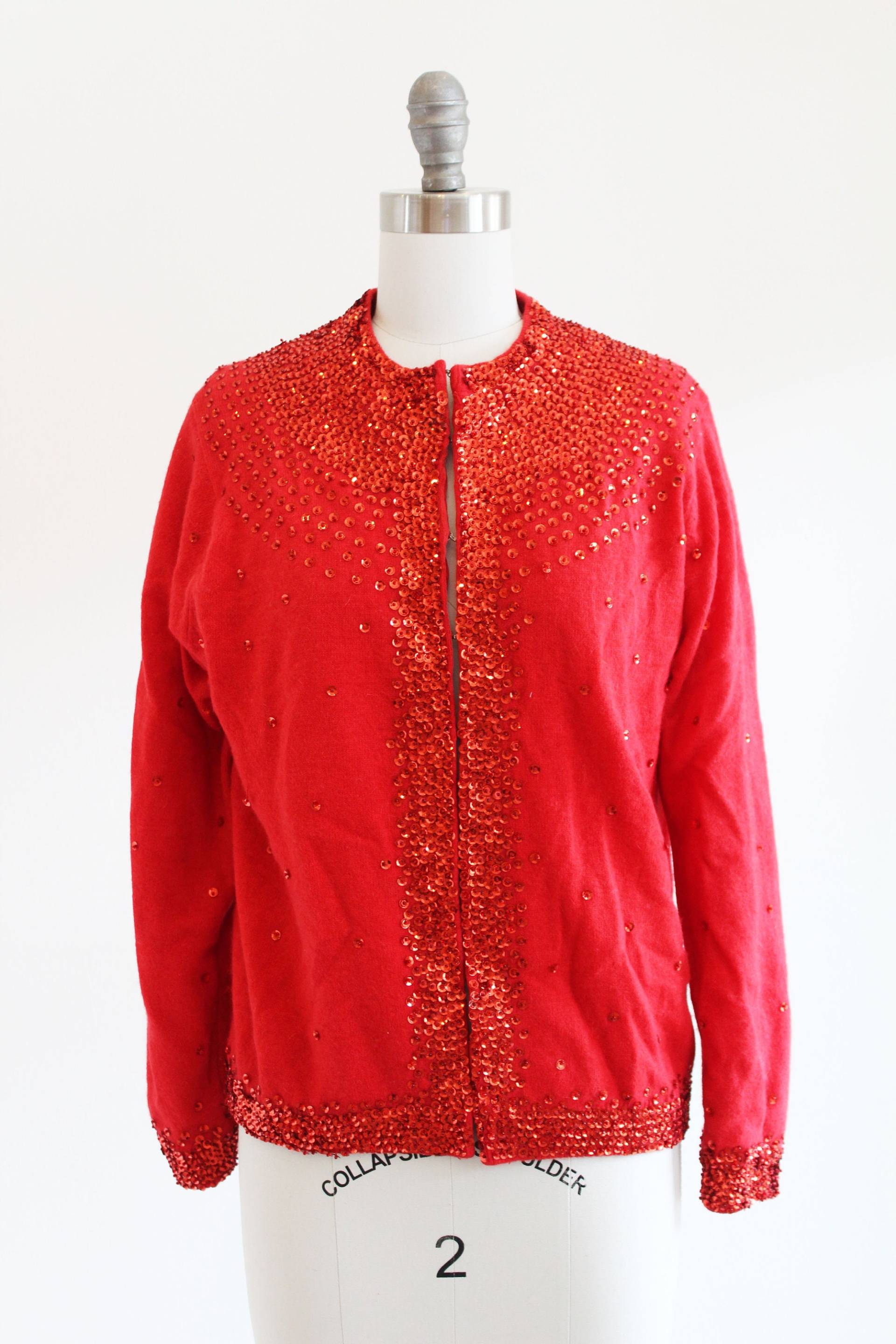 Vintage Mid Century Roter Pullover Mit Roten Pailletten Details Vintage Mid Century Roter Pullover Mit Roten Pailletten Details von MirandasBridal