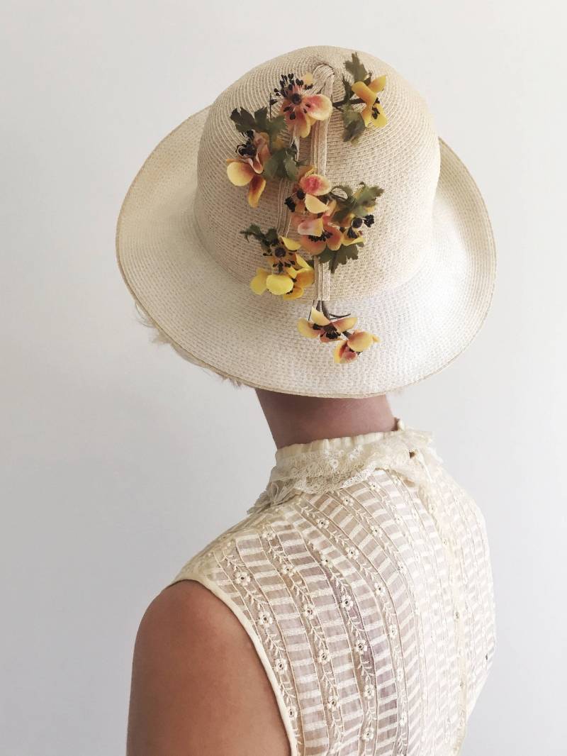 Vintage Weißer Stroh Sonnenhut Mit Gelben Blumen Details von MirandasBridal