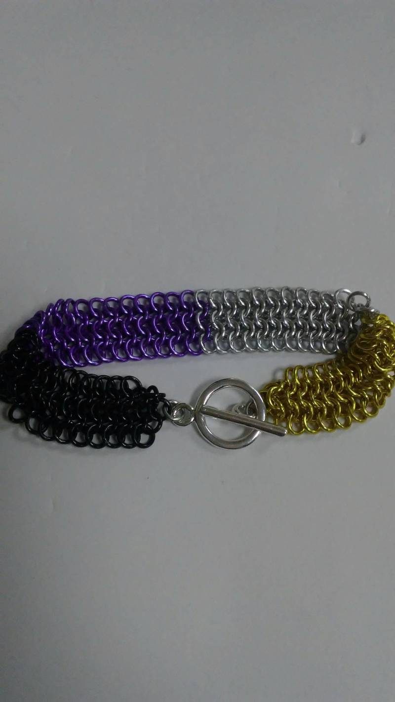 Benutzerdefinierte Nonbinary Stolz Chainmaille Armband von MirasMaille