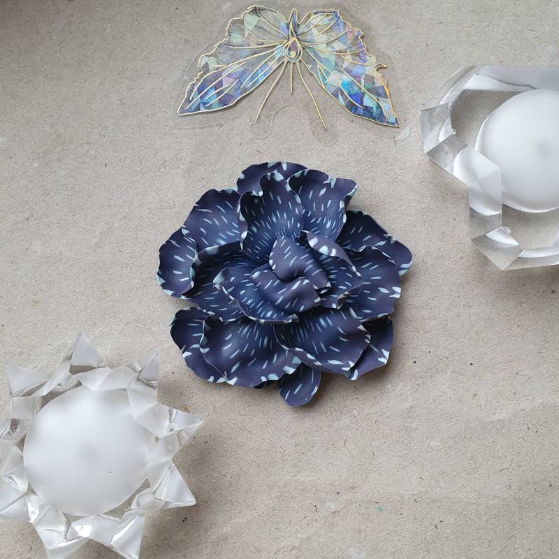 Brosche Blaue Blume, Anstecknadel Sommer Sternenregen, Fantasie Blume V24111 Brosche Blaue Blume, Anstecknadel Sommer Sternenregen, Fantasie Blume V24111 von Miratsu