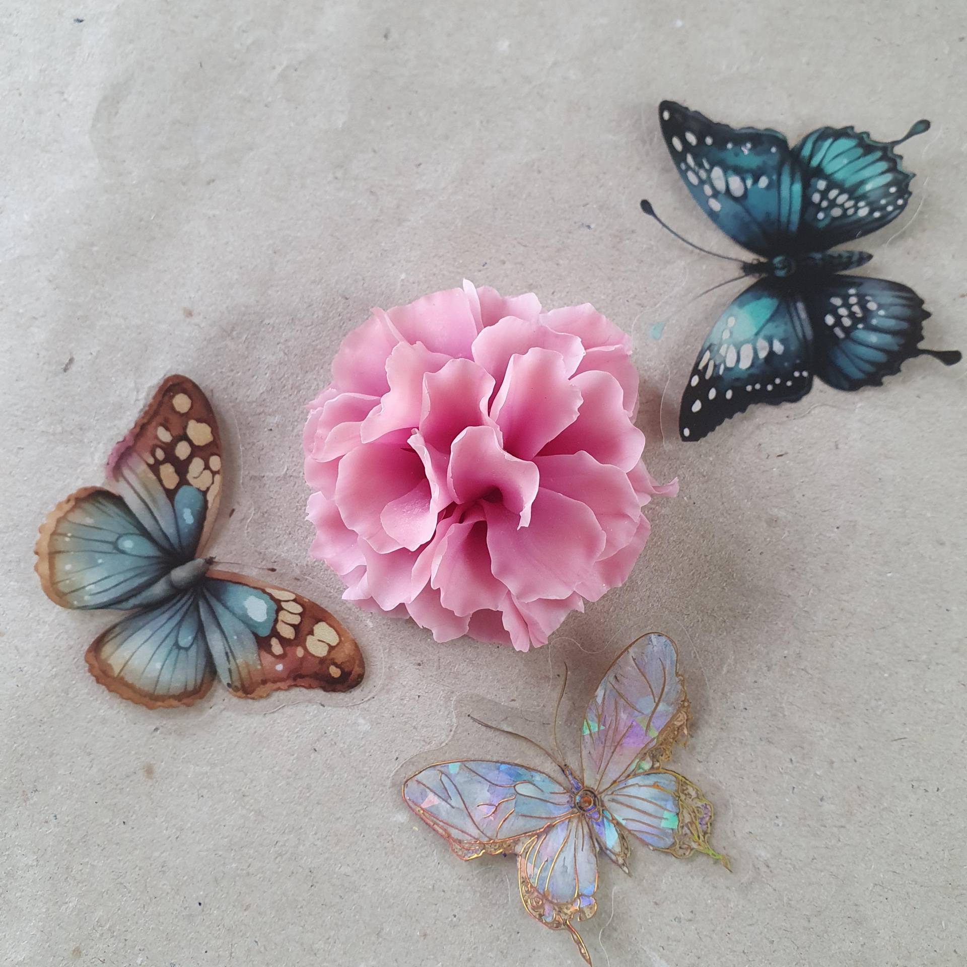 Flauschige Rosa Blume Anstecknadel Fimo Fantasy Brosche von Miratsu