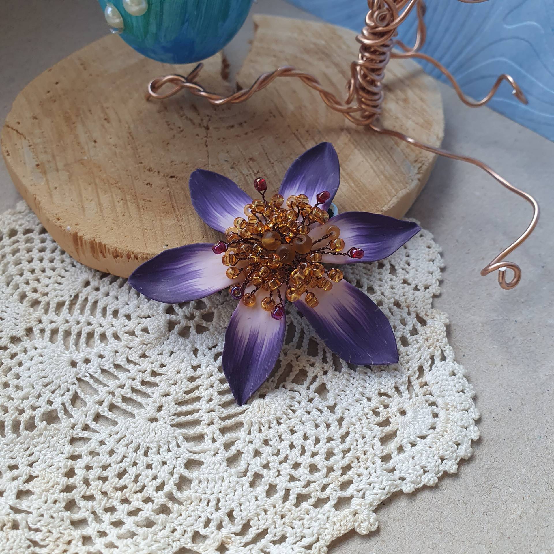 Krokus Brosche, Violett Anstecknadel V230503 von Miratsu