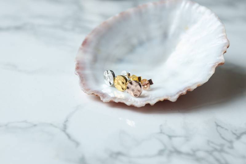 Runde Ohrstecker Gold, Ohrringe Mit Textur Silber, Rosegold, Vergoldete Ohrringe, Geschenk Für Freundin, Texturierte Oberfläche von MiriamKorczakStudio