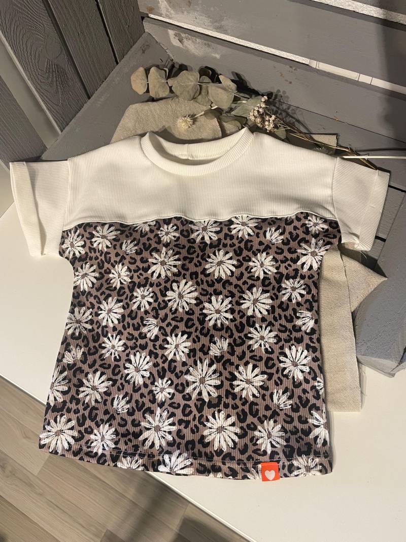 Sommershirt T-Shirt Blumen Mädchen Biobaumwolle Ribjersey Kinderkleidung Handmade von MiriamsKinderTuedel