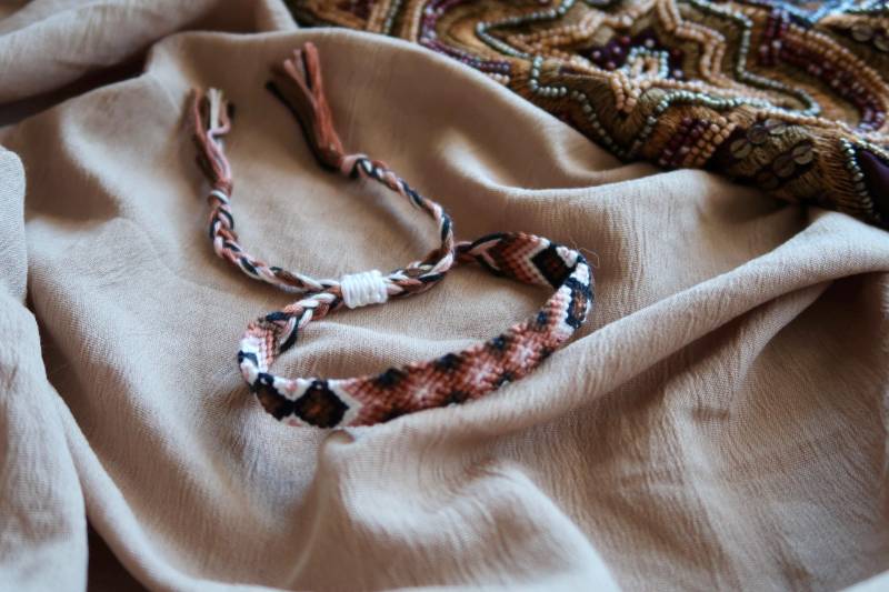 Geflochtenes Armband Handmade - Boho Hippie Ethno Aztec Style von MiribloomJewelry