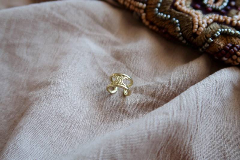 Größenverstellbarer Ohrclip Ohrhanhänger Vergoldet Conch Helix Ohr - Boho Hippie Ethno von MiribloomJewelry