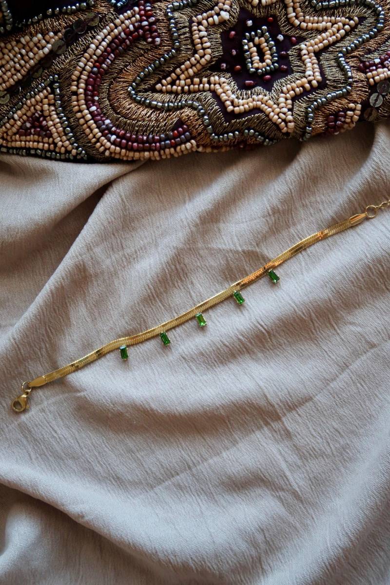 Schlangenarmband Armband Mit Grünen Zirkonia Steinen Vergoldet Handmade - Boho Hippie Ethno Aztec Style Minimalistisch von MiribloomJewelry