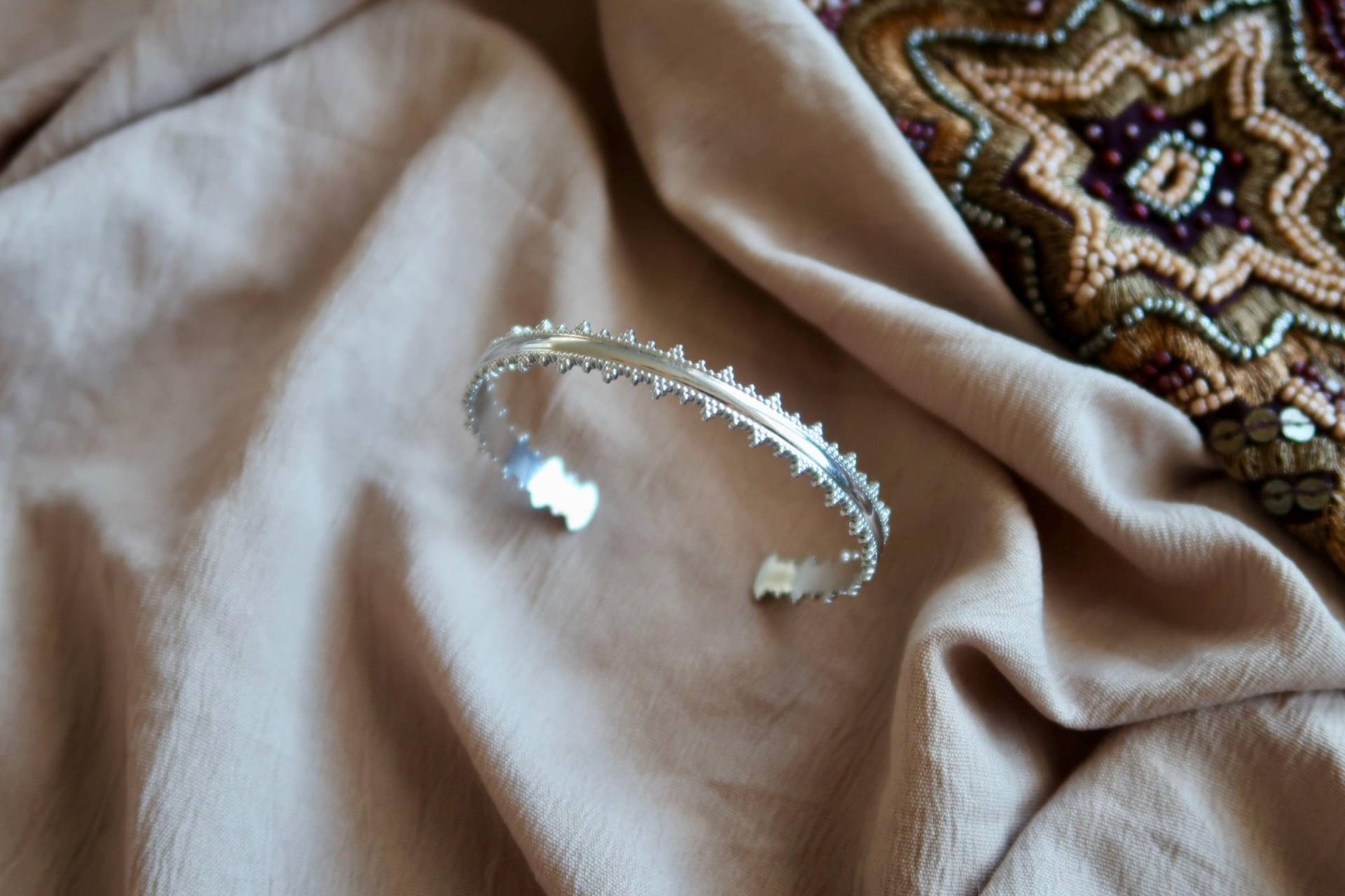 Silberner Armreif Aus Rostfreiem Stahl - Boho Hippie Ethno Vintage Azteken Aztec Stil von MiribloomJewelry