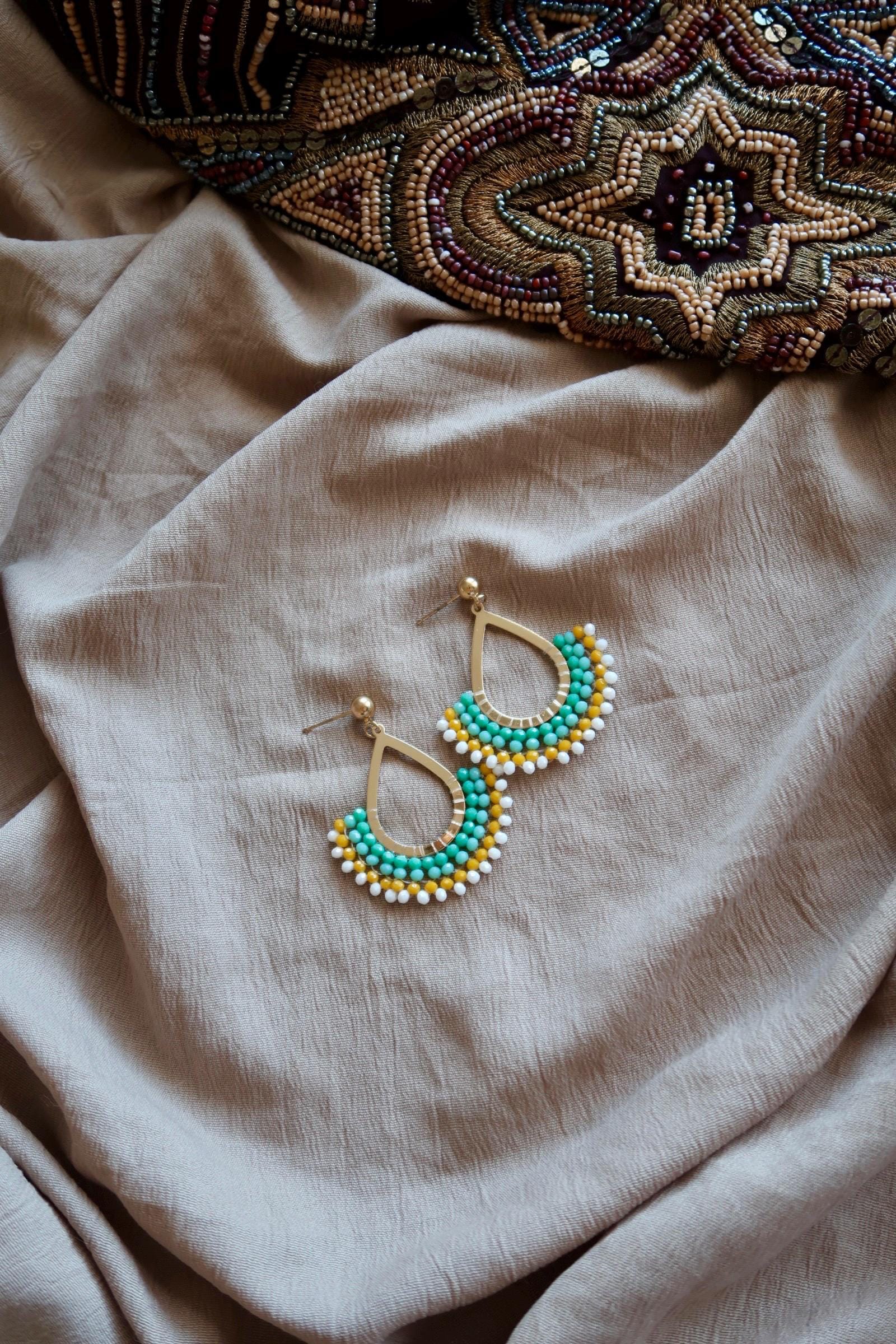 Vergoldete Perlenohrringe Handgemacht - Boho Hippe Ethno Azteken Stil von MiribloomJewelry