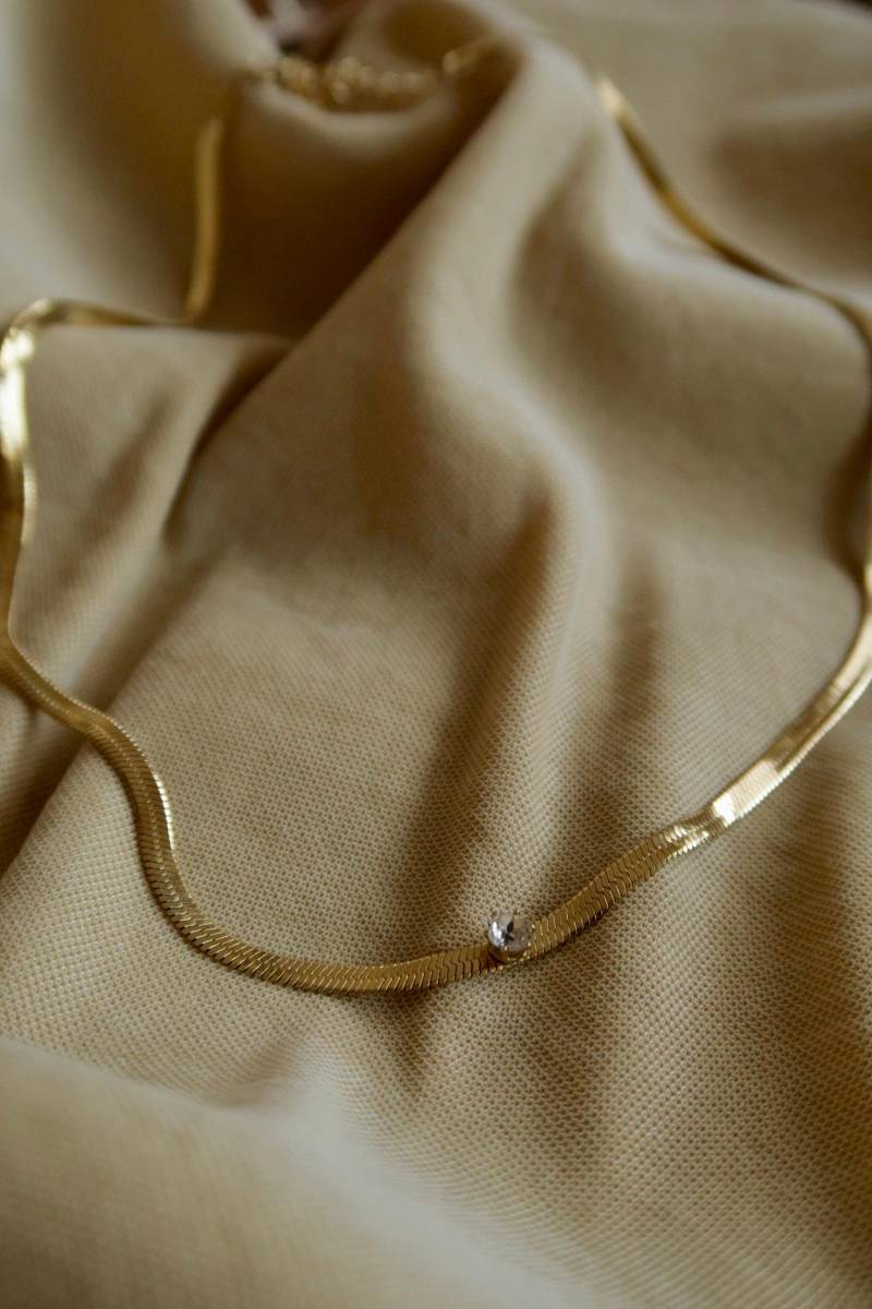 Vergoldete Schlangenkette Halskette Mit Zirkonia Stein - Minimalistisch Boho Hippie Ethno Schick Und Elegant von MiribloomJewelry