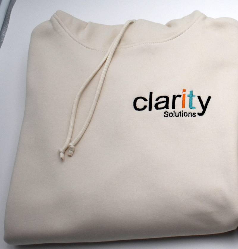 Personaliesierter Hoodie in Premium Qualität Bestickt Mit Text Oder Logo Nach Wusch von Miridiana
