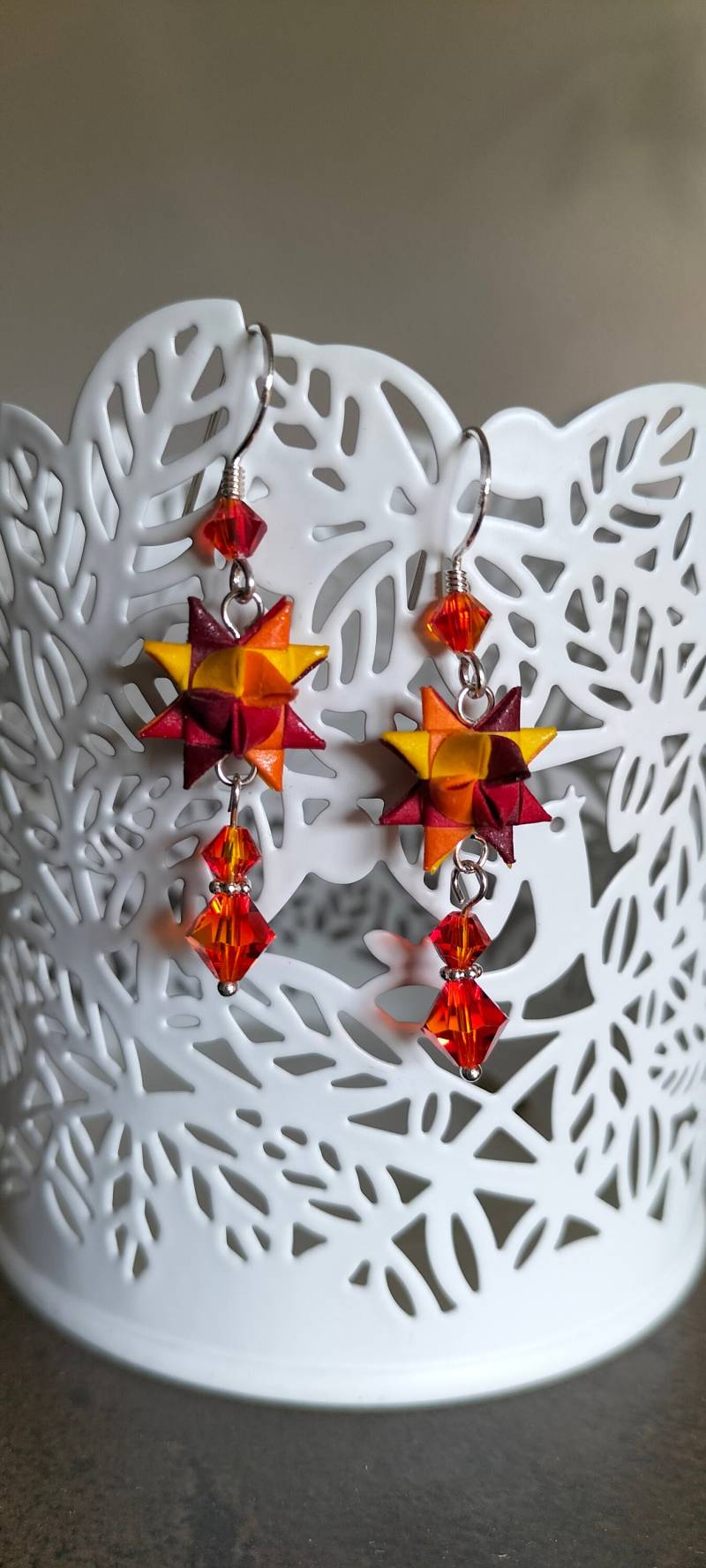 Fröbelstern-Ohrringe in Feurigen Farben Fröbelstern-Ohrringe in Feurigen Farben von MirielsSchatzkiste