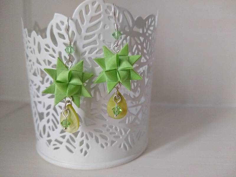 Fröbelstern-Ohrringe in Hellgrün Fröbelstern-Ohrringe in Hellgrün von MirielsSchatzkiste