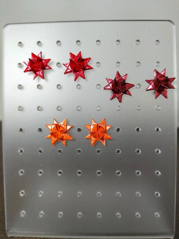 Fröbelstern-stecker - Ohrringe Rot, Weinrot, Gelb, Gold, Orange, Beige Fröbelstern-stecker - Ohrringe Rot, Weinrot, Gelb, Gold, Orange, Beige von MirielsSchatzkiste