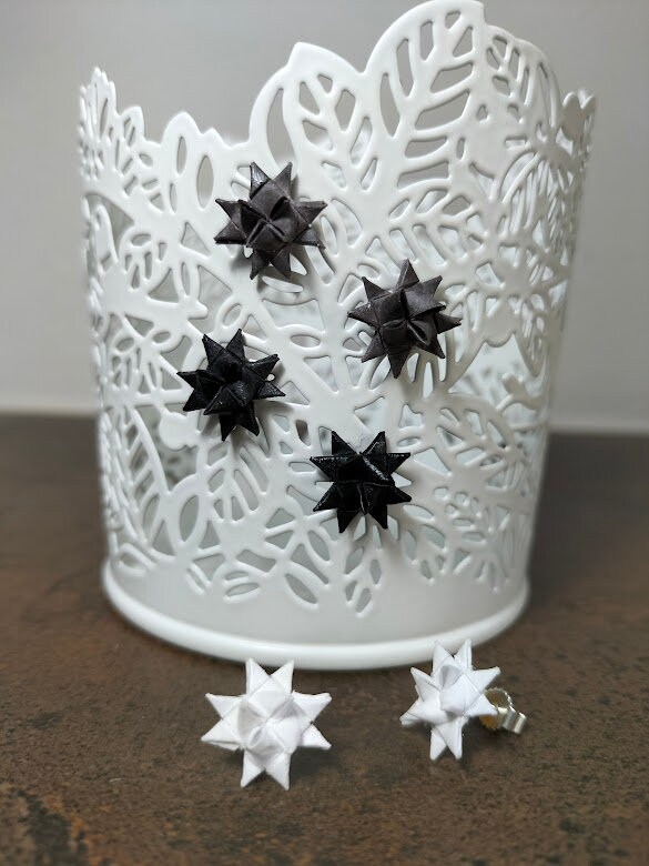 Fröbelstern-stecker - Ohrringe Schwarz-Weiß Fröbelstern-stecker - Ohrringe Schwarz-Weiß von MirielsSchatzkiste