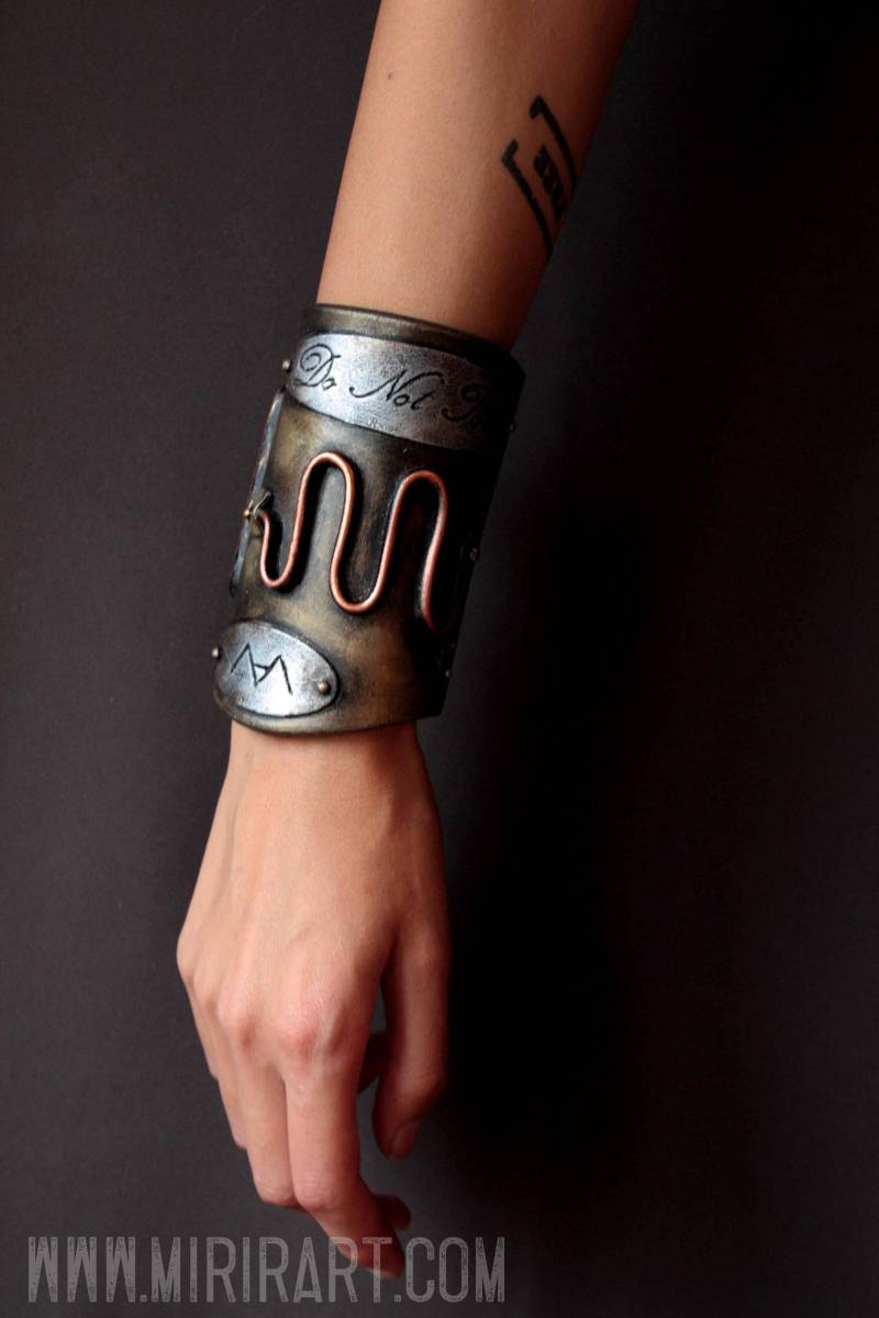 Armschiene Steampunk/Post-Apokalypse/Gothic/Victorian. Fake Metall. Eva Schaum Frauen Rüstung. Fantasy Kleidung Für Larp Armschiene Steampunk/Post-Apokalypse/Gothic/Victorian. Fake Metall. Eva Schaum Frauen Rüstung. Fantasy Kleidung Für Larp von MirirArtShop