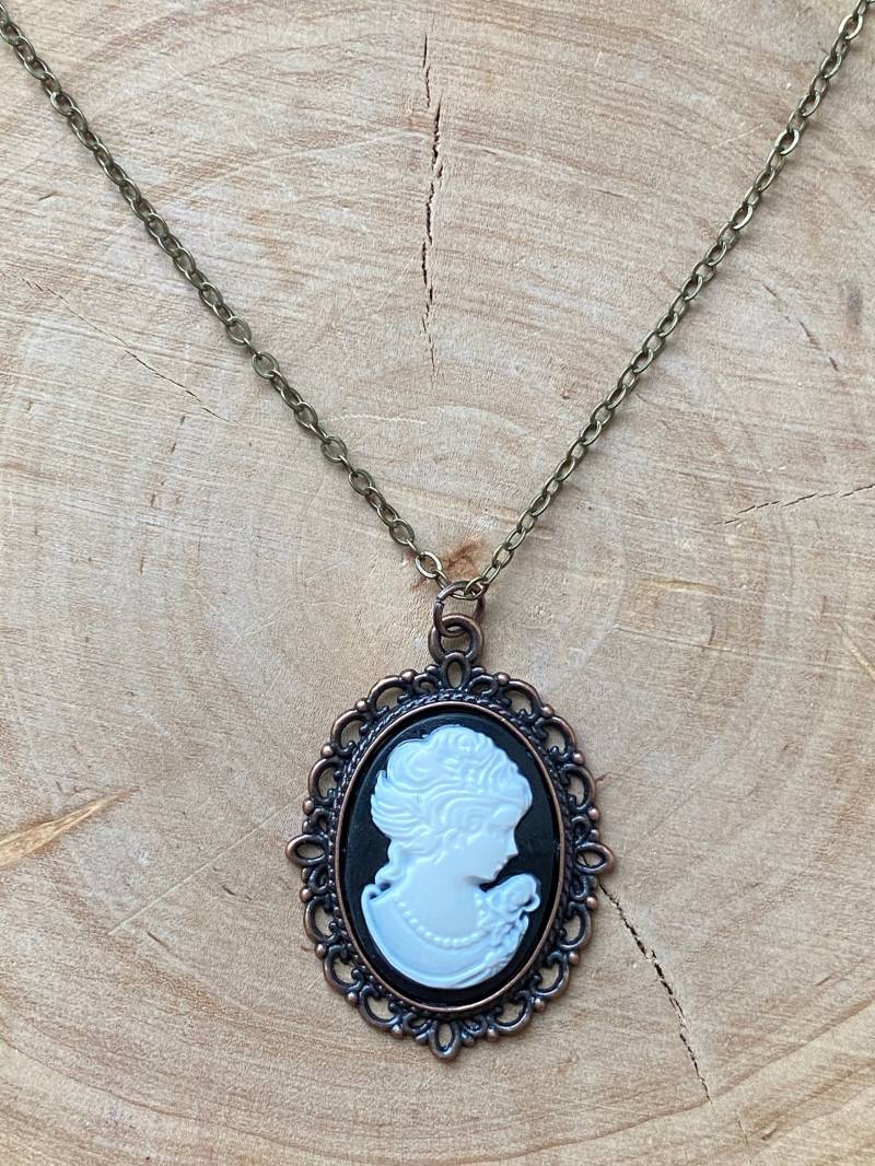 Kette Viktorianisch Mit Gemme Cabochon Kette Viktorianisch Mit Gemme Cabochon von MirisOhringe