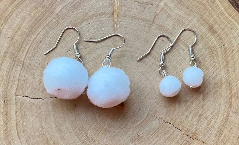 Ohrringe Schneeball Minimalistisch Weiß Kuschelig von MirisOhringe