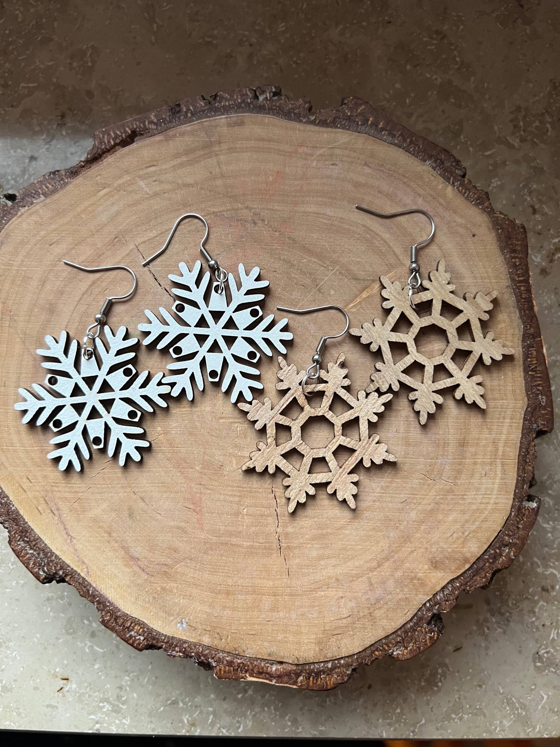 Ohrringe Schneeflocke Eiskristall Holz Winterohrringe von MirisOhringe