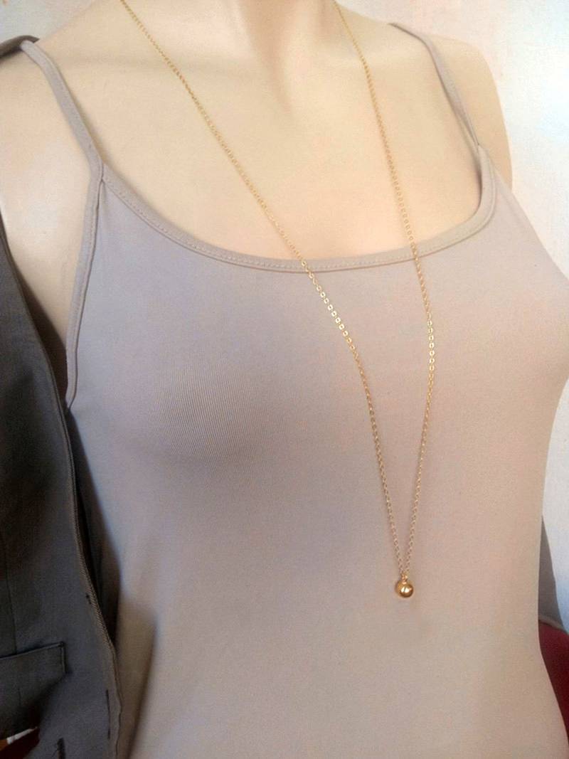 Gold Kugel Anhänger 14K Filled von MiritLevinJewelry