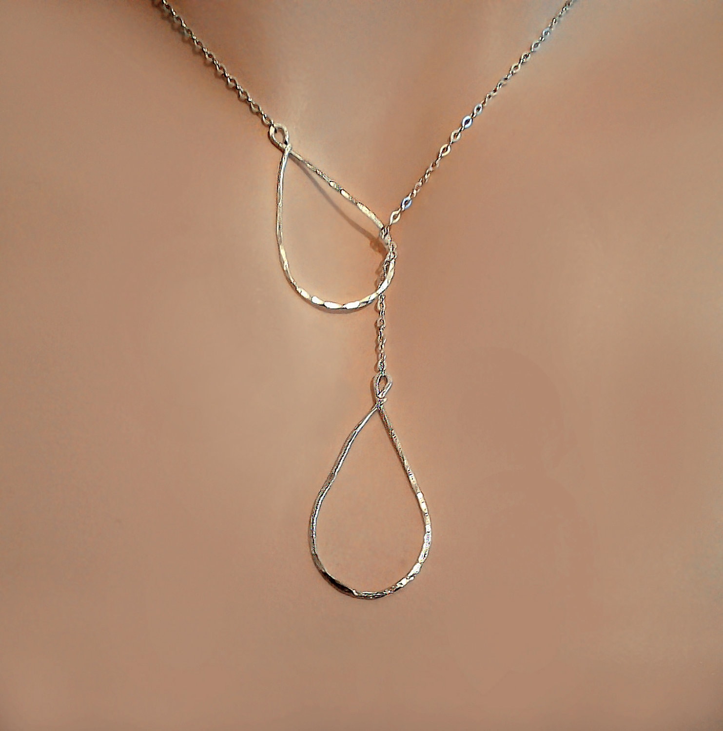 Silber Lariat Halskette, Freudentränen, Besondere Bedeutung, Geburtstagsgeschenk Beziehung Frauen-Halsketten von MiritLevinJewelry